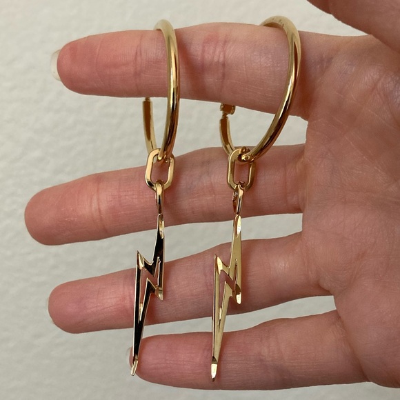 New vanessa mooney  THE STRIKING HOOP EARRINGS lightening bolt charm earrings - Picture 4 of 8